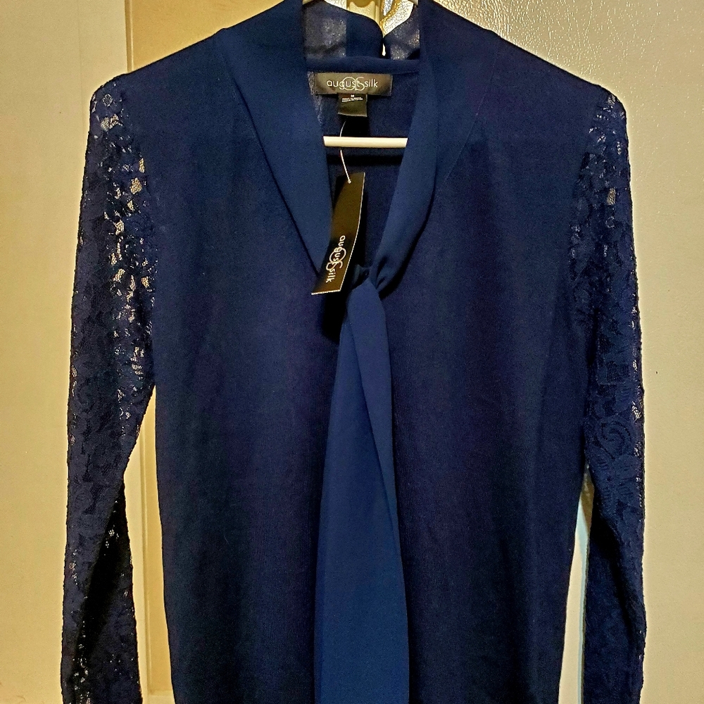 August Silk lace sleeved blouse sz M NWT